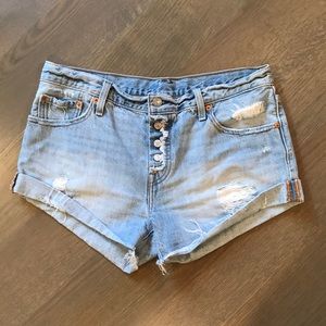 Levi Denim Shorts🌸